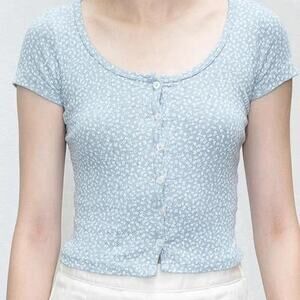 Brandy Melville Blue and White Floral Baby Crop Top